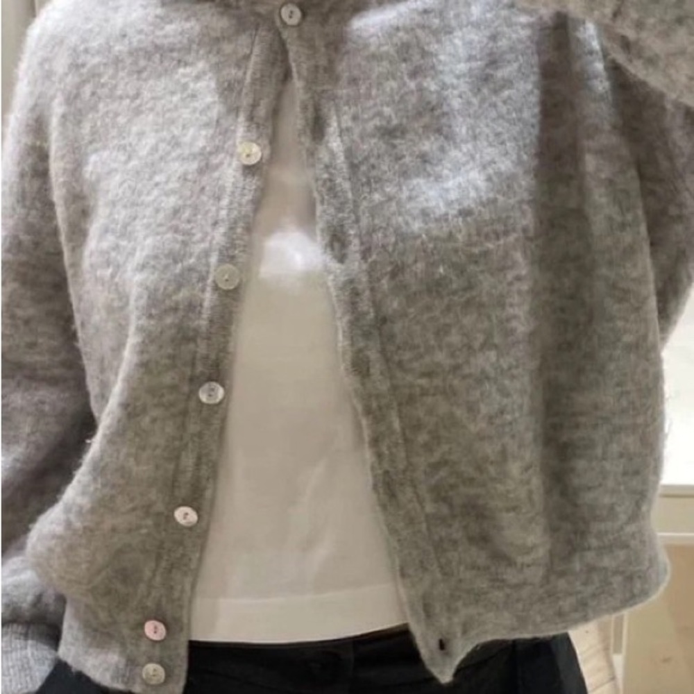 Elegant Gray Women's Cardigan